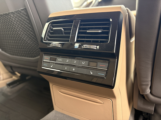 Volkswagen Touareg Exclusive, 2019 года, пробег 106856 км