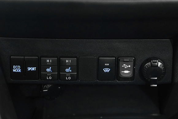 Toyota RAV4, 2017 года, пробег 187660 км