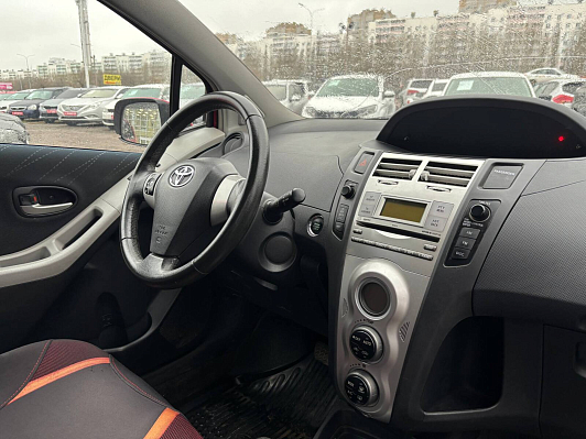 Toyota Yaris Сол, 2008 года, пробег 127615 км