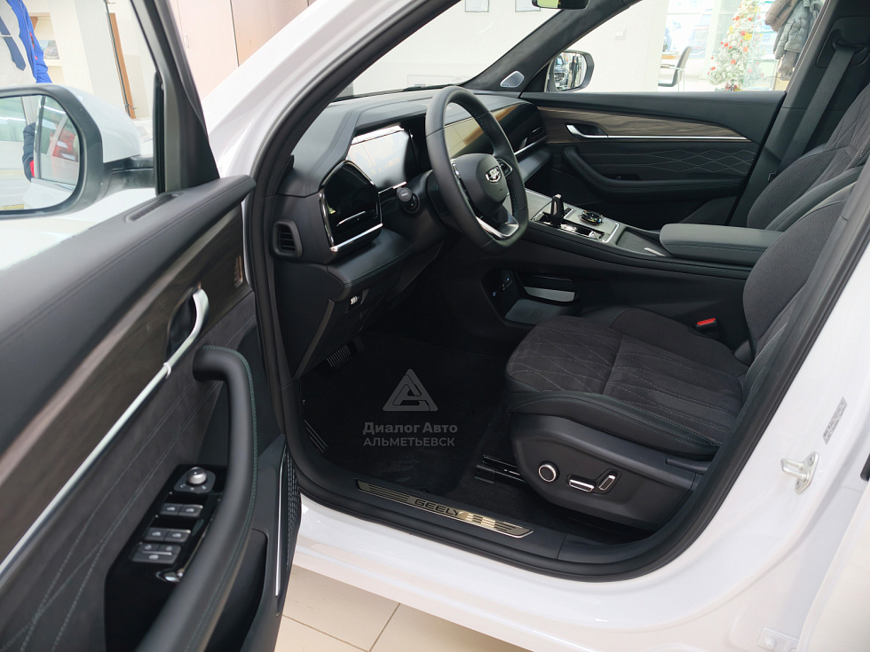 Geely Monjaro Флагман, белый