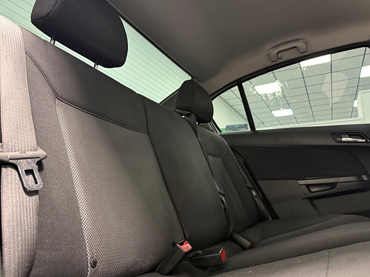 Opel Astra, 2011 года, пробег 245000 км