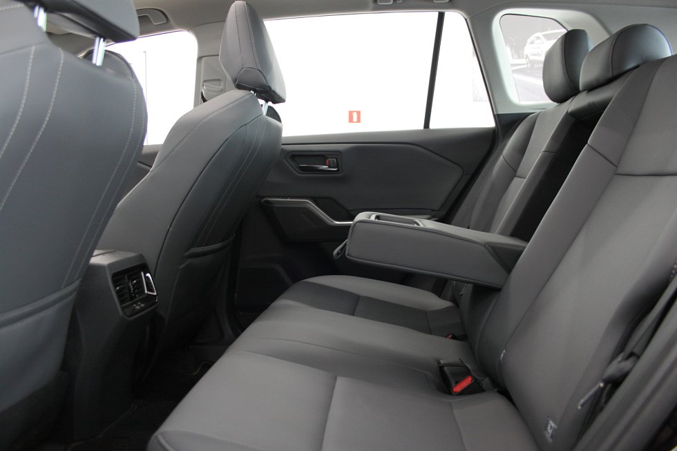 Toyota RAV4 Luxury, черный