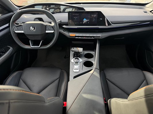 Changan UNI-V Комфорт, 2023 года, пробег 22100 км