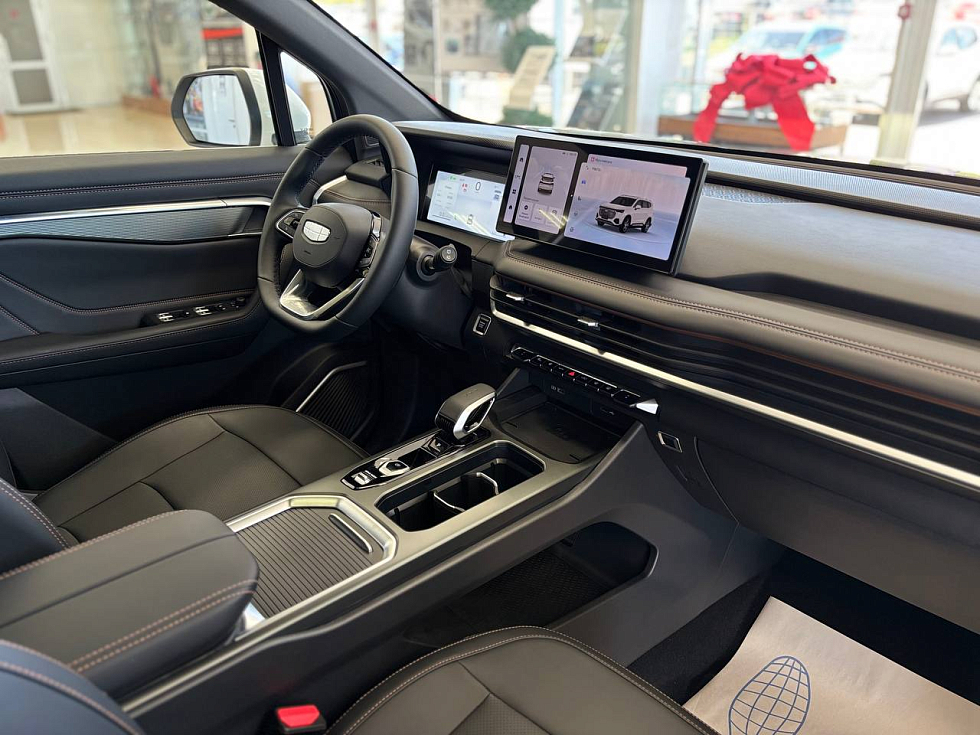 Geely Okavango Flagship, белый