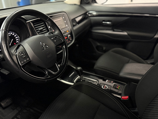 Mitsubishi Outlander Instyle, 2018 года, пробег 102000 км