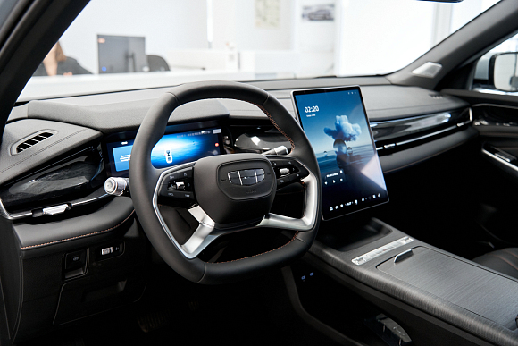 Geely Preface Flagship, серебряный