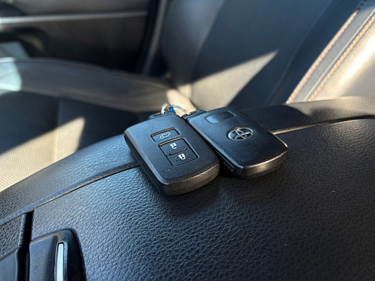 Toyota Highlander Люкс, 2014 года, пробег 166000 км