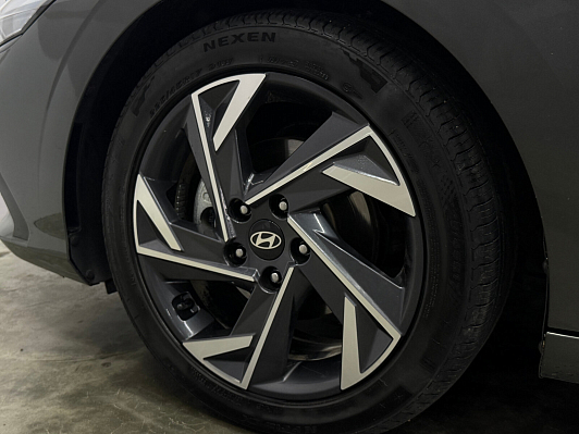 Hyundai Elantra LUX, 2023 года, пробег 76279 км