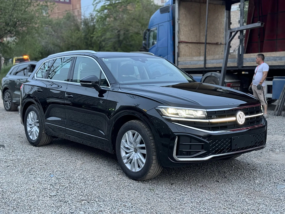 Volkswagen Touareg Sharp shadow version, черный