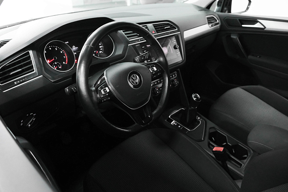 Volkswagen Tiguan Trendline, 2019 года, пробег 120000 км