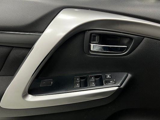 Mitsubishi Pajero Sport Intense, 2018 года, пробег 157220 км