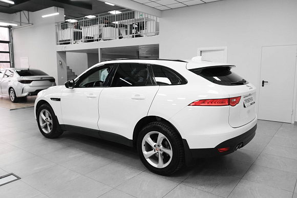 Jaguar F-Pace Pure, 2018 года, пробег 137210 км