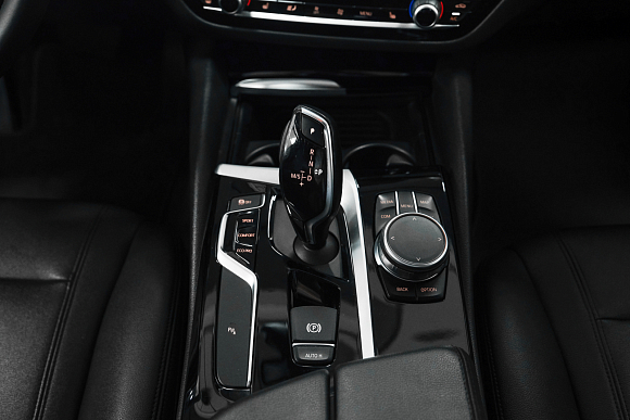 BMW 5 серии 530i xDrive Luxury, 2017 года, пробег 235000 км