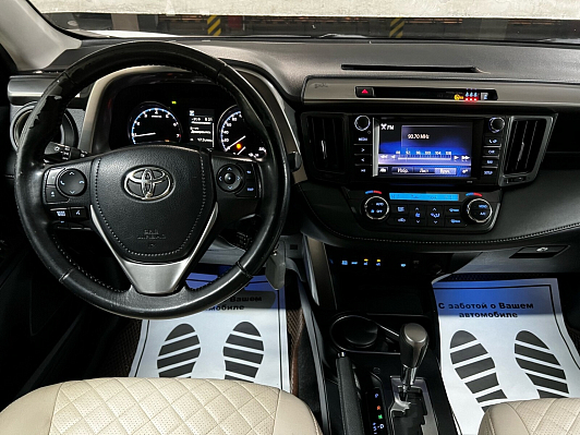 Toyota RAV4, 2017 года, пробег 186500 км