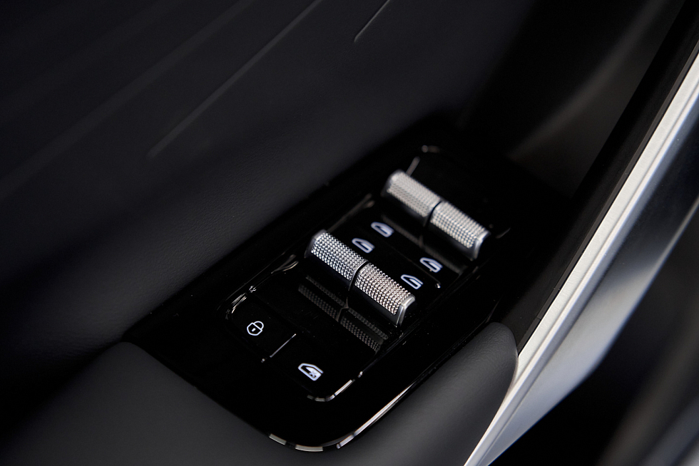 Geely Atlas Flagship Sport, серый