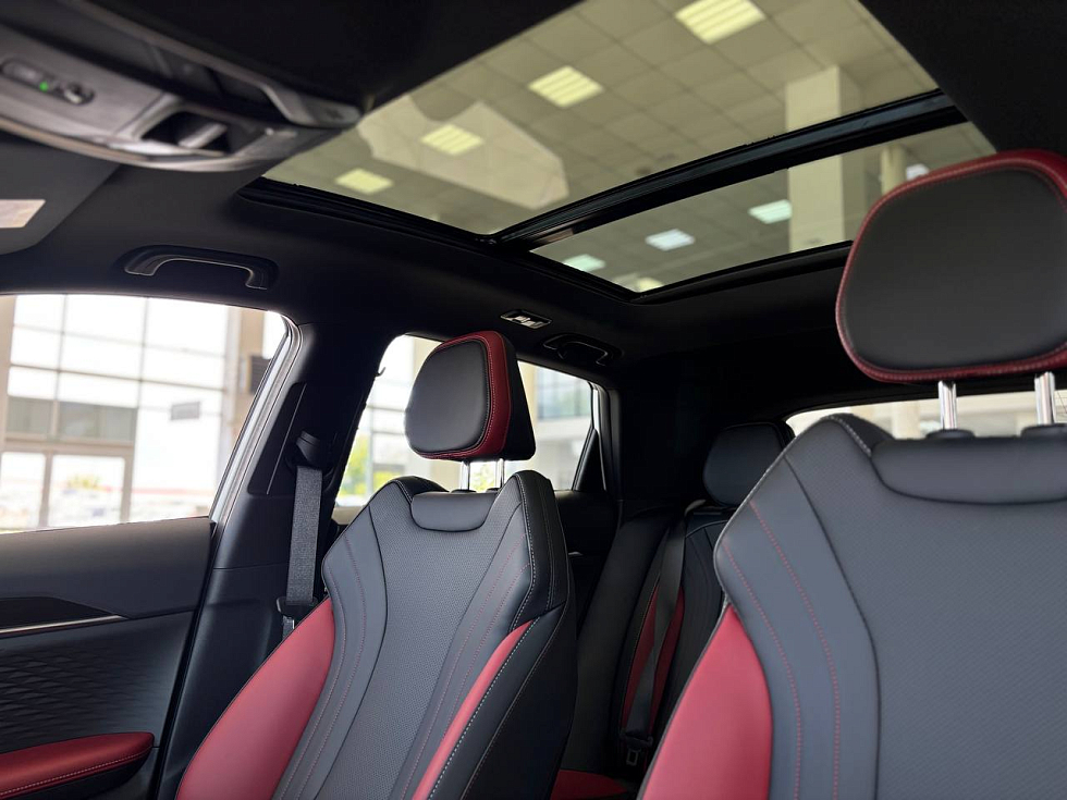 Geely Coolray Luxury, белый