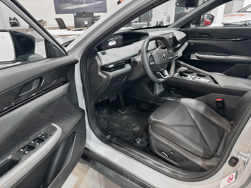 Changan UNI-V Техно, серебряный