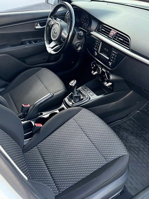 Kia Rio Luxe, 2017 года, пробег 103900 км
