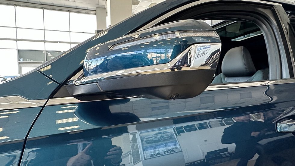Geely Monjaro Флагман, синий