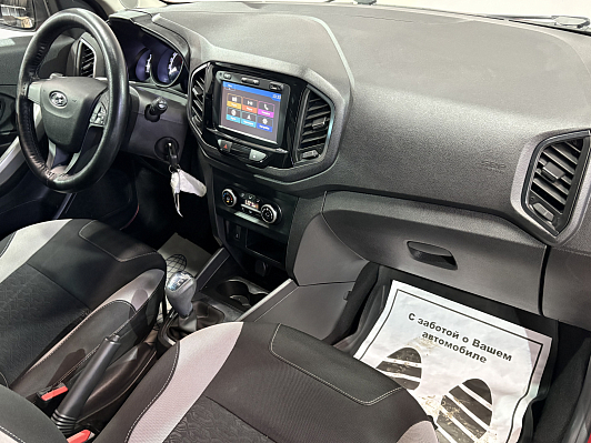 Lada (ВАЗ) XRAY Luxe Prestige (2018), 2017 года, пробег 142000 км