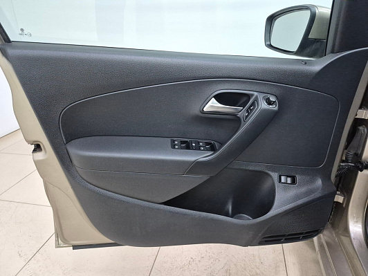 Volkswagen Polo Comfortline, 2016 года, пробег 92647 км