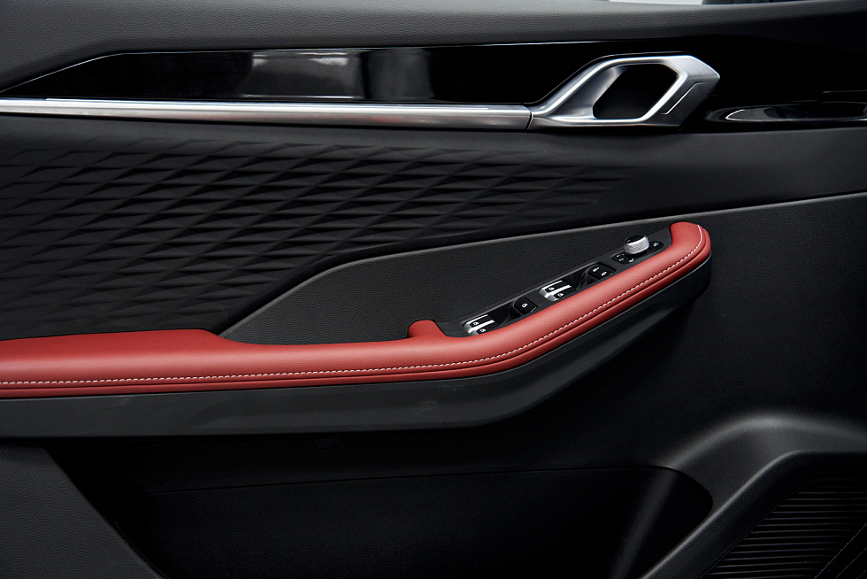 Geely Coolray Flagship, белый