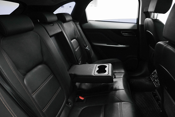Jaguar F-Pace Pure, 2018 года, пробег 137210 км