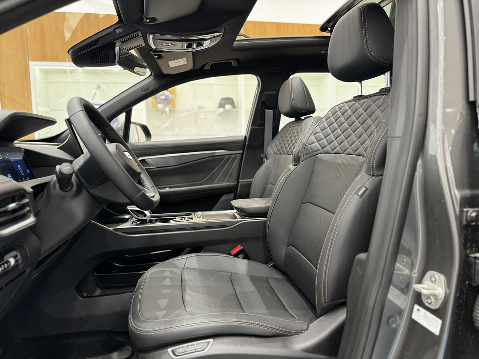Geely Okavango Флагман, серый