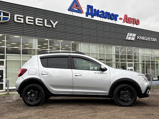 Renault Sandero Stepway Life, 2021 года, пробег 120304 км