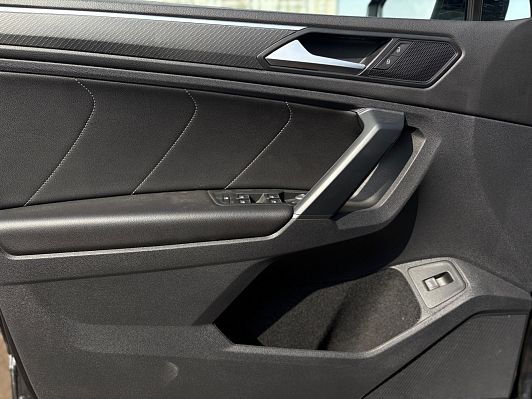 Volkswagen Tiguan R-Line, 2021 года, пробег 53843 км