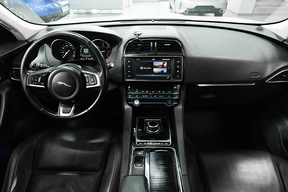 Jaguar F-Pace Pure, 2018 года, пробег 137210 км