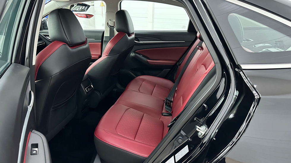 Changan Eado Plus Luxe, черный