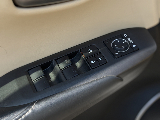 Lexus NX Luxury, 2015 года, пробег 100658 км