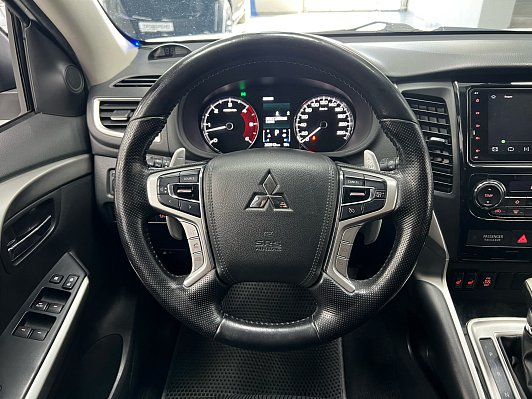 Mitsubishi Pajero Sport Instyle, 2019 года, пробег 203000 км