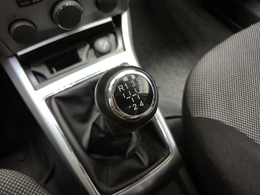 Opel Astra, 2011 года, пробег 191809 км