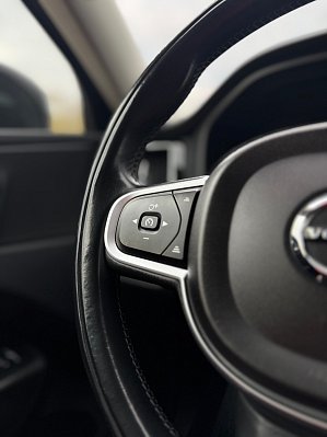 Volvo XC60 R-Design, 2018 года, пробег 85238 км