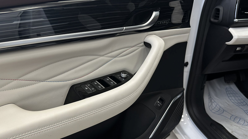 Geely Monjaro Flagship SE, белый