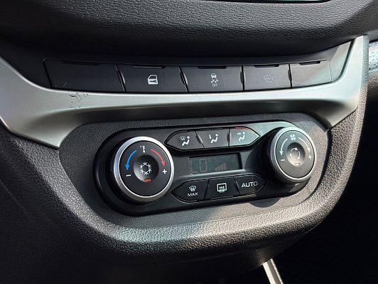 Lada (ВАЗ) Vesta Luxe Multimedia (2019-2021), 2018 года, пробег 152411 км
