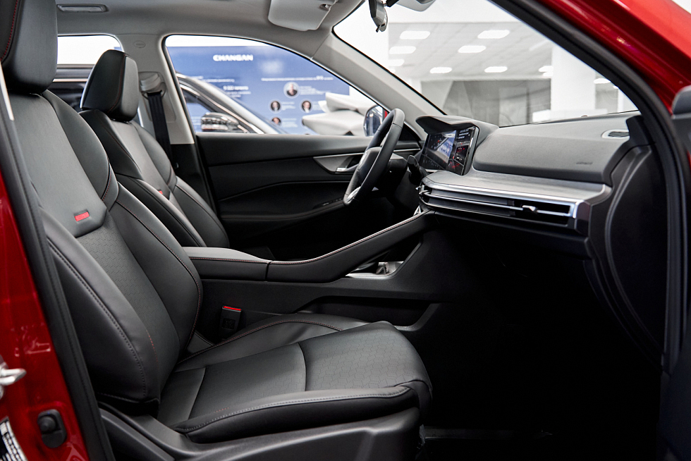 Changan CS35 Plus Техно, красный