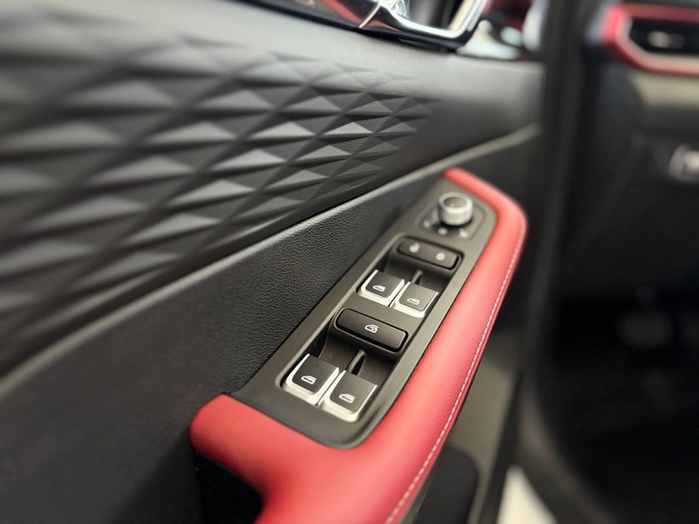 Geely Coolray Luxury, белый