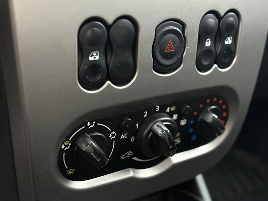 Renault Sandero Специальная серия, 2014 года, пробег 214000 км