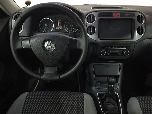 Volkswagen Tiguan Trend&Fun, 2009 года, пробег 215365 км