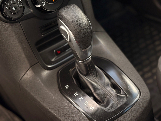 Ford Fiesta Trend, 2016 года, пробег 130290 км