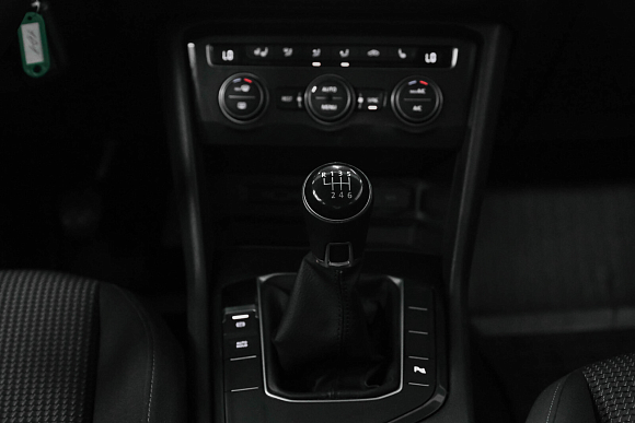 Volkswagen Tiguan Trendline, 2019 года, пробег 120000 км