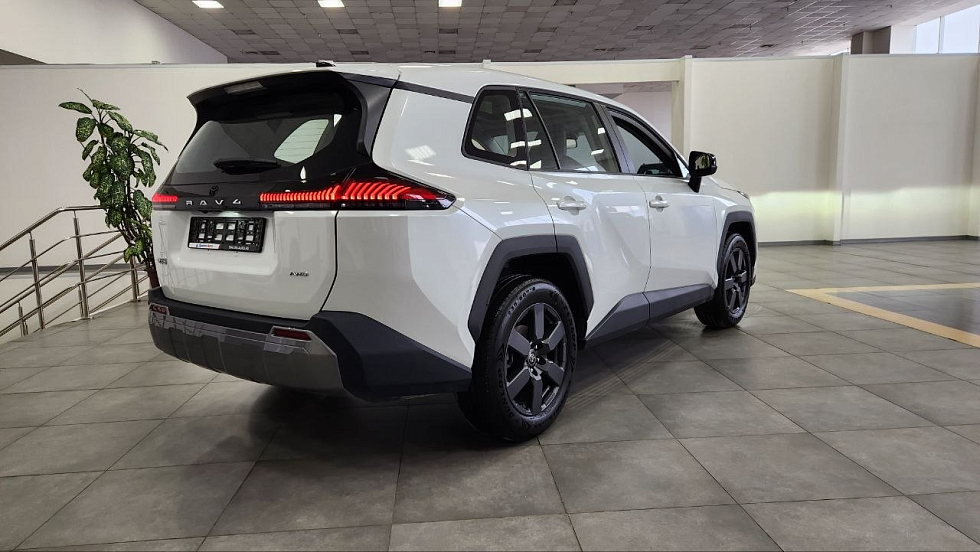 Toyota RAV4 Luxury, белый