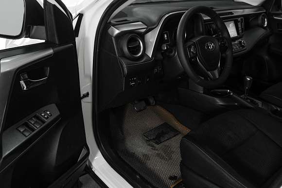 Toyota RAV4, 2017 года, пробег 187660 км