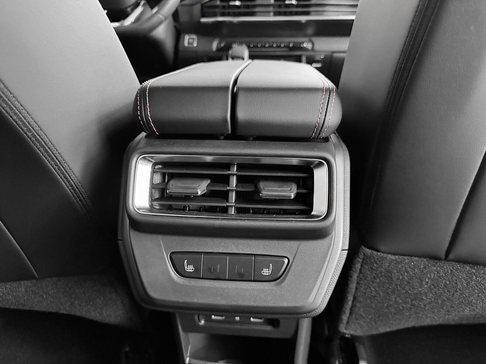 Geely Okavango Флагман, белый