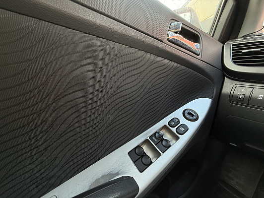 Hyundai Solaris Family, 2011 года, пробег 190000 км