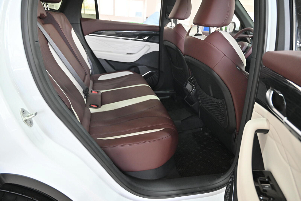 Geely Monjaro Flagship (2023-2025), белый