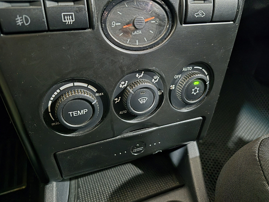 Lada (ВАЗ) Priora Люкс, 2011 года, пробег 206055 км